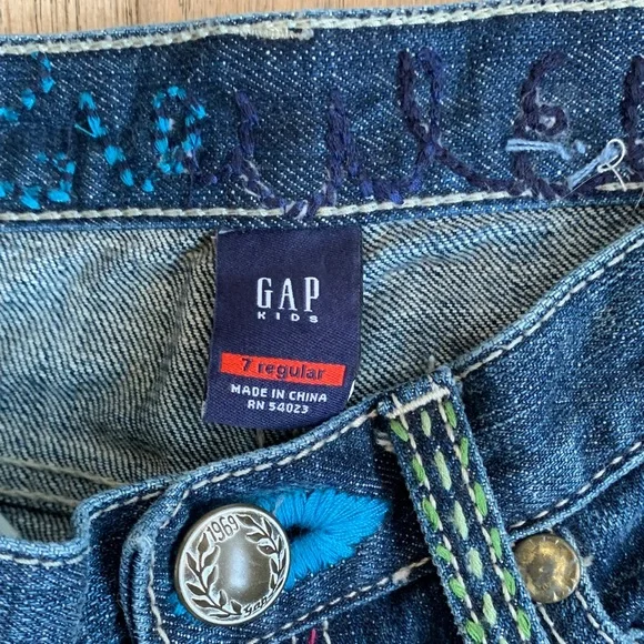 GAP Dark Wash Flare Jeans with Colorful Embroidery Size 7 Regular - Picture 2 of 11